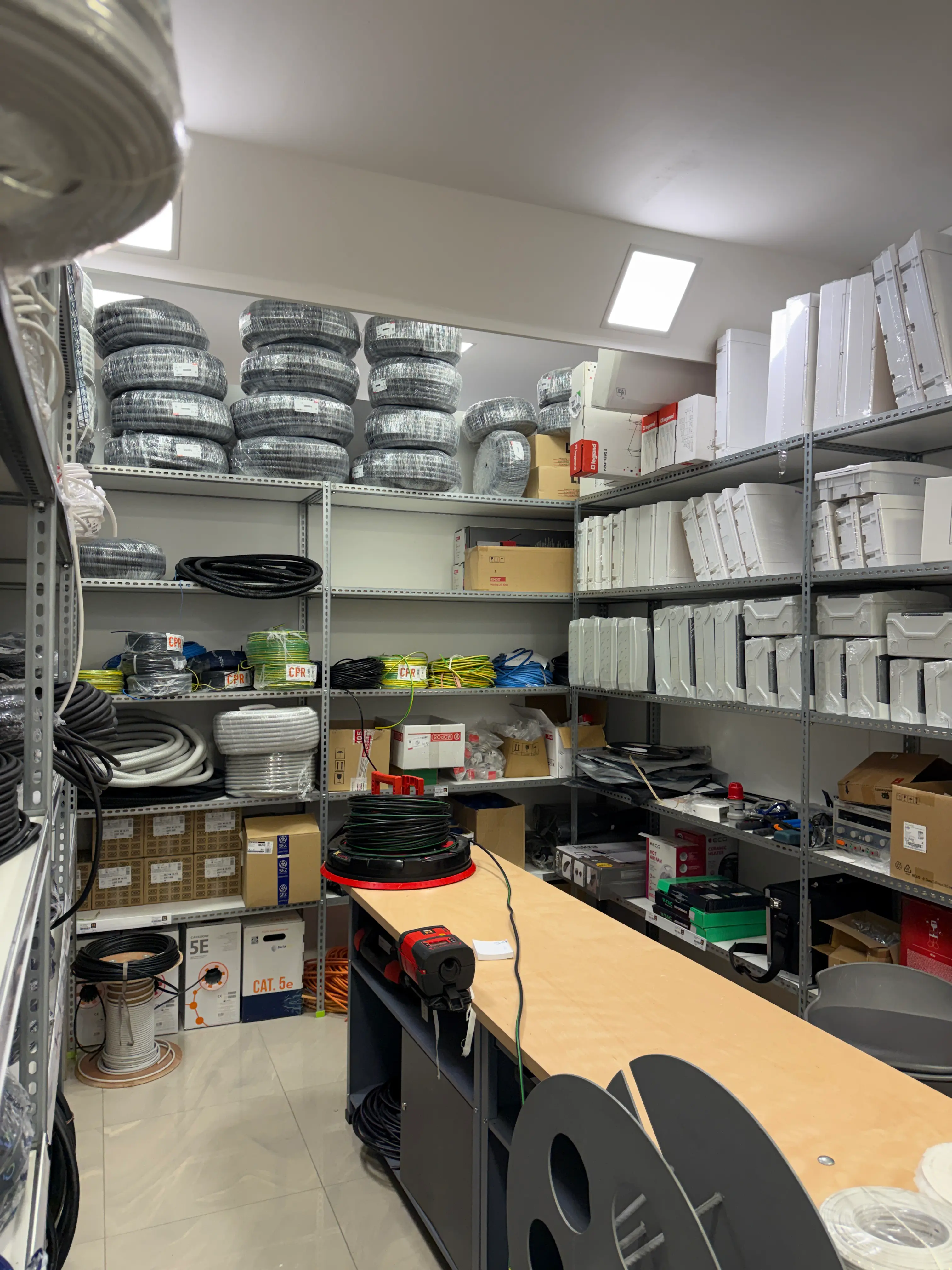 Rozvádzače a elektroinštalácie